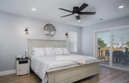Fox Lake Casa | Harbor Clubhouse Modern Waterfront with Hot Tub and Pet Friendly