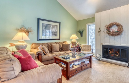 Forest Beach Condominio | Harbor Cove condominio w / chimenea y cubierta trasera - playa privada