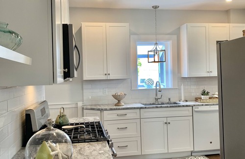 Dartmouth Cabaña | Casita frente al puerto en el corazón de Padanaram Village