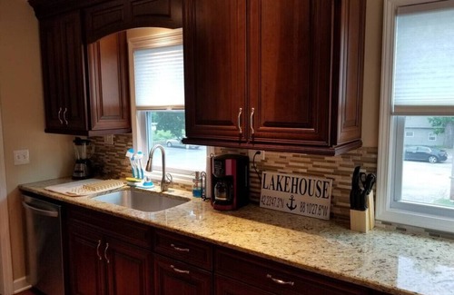Fox Lake Casa | Harbor Hideout 4/3 Waterfront w/ Wet Bar and Hot Tub