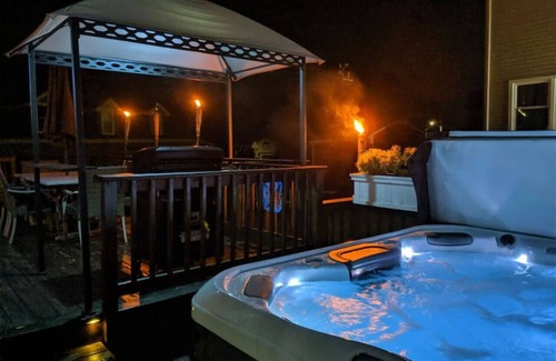Fox Lake Casa | Harbor Hideout 4/3 Waterfront w/ Wet Bar and Hot Tub