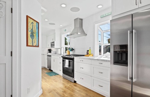 Eastside Santa Cruz Casa | Harbor home - with a hot tub!