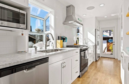 Eastside Santa Cruz Casa | Harbor home - with a hot tub!