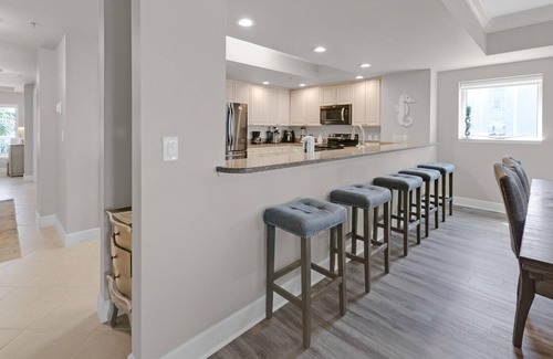 Holiday Isle Condominio | Harbor Landing 201B – Spacious Harbor View Condo with Beach Access