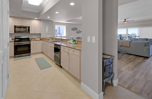 Holiday Isle Condominio | Harbor Landing 201B – Spacious Harbor View Condo with Beach Access