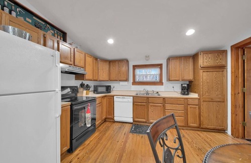 Lexington Casa | Harbor Mist Downtown Lexington Sleeps 12!