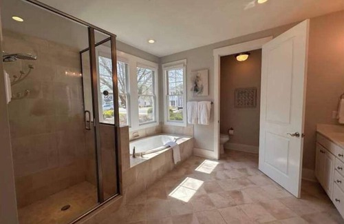 St. James Casa | Harbor Moon - 3 miles to Oak Island!