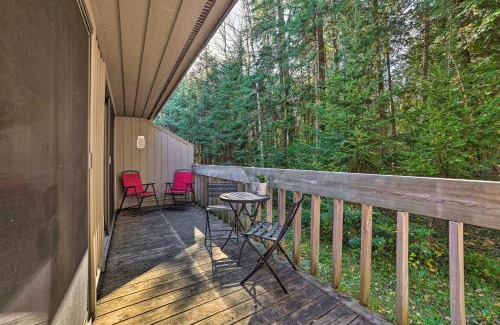 Harbor Springs Apartamento | Harbor Springs Condo with Fireplace Near Skiing!