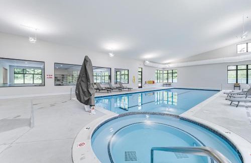 Harbor Springs Apartamento | Harbor Springs Condo with Fireplace Near Skiing!