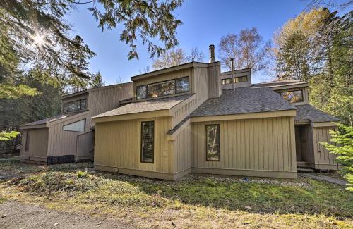 Harbor Springs Apartamento | Harbor Springs Condo with Fireplace Near Skiing!