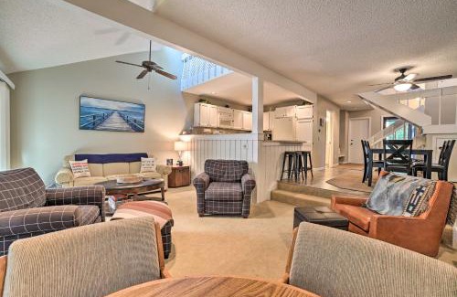 Harbor Springs Apartamento | Harbor Springs Condo with Fireplace Near Skiing!