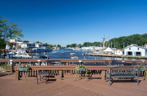South Haven Casa | Harbor View at the Colonial - Condo overlooking Black River, walking distance to beach and downtown