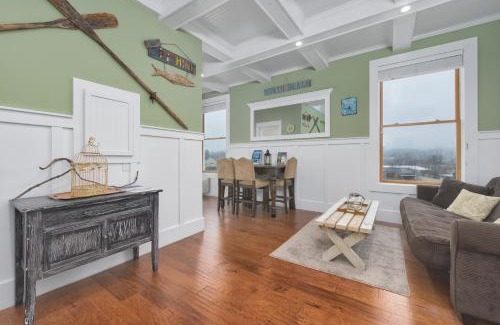 South Haven Casa | Harbor View at the Colonial - Condo overlooking Black River, walking distance to beach and downtown