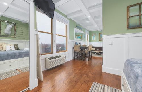 South Haven Casa | Harbor View at the Colonial - Condo overlooking Black River, walking distance to beach and downtown