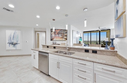 Cape Harbour Condominio | Harbor View Haven | Elegance, Resort Living Luxury!