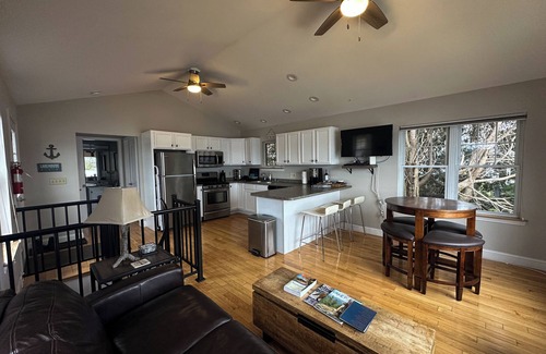 Malletts Bay Casa | Harbor View Lakehouse