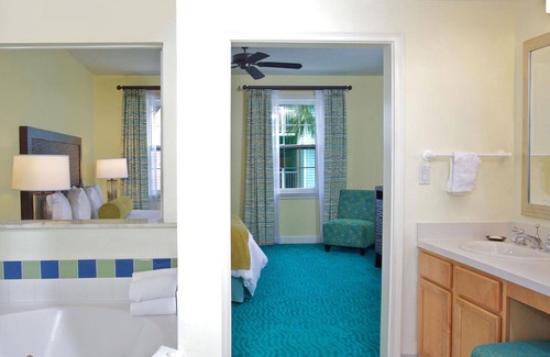 Paradise Island Complejo | Harborside At Atlantis, 1 Bedroom Deluxe Villa. 4 Water Park Bands Included!