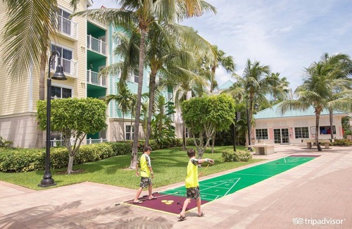 Paradise Island Villa | Harborside ATLANTIS, 2br Lock-off, sleeps 8 - Aug 27-Sep 3 + 8 park passes daily