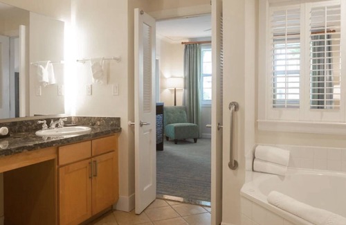 Paradise Island Complejo | Harborside Resort Atlantis 2 Bedroom Lockoff Villa sleeps 8 April 23-30, 2023