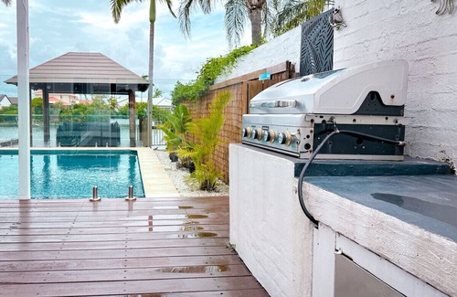 Runaway Bay Casa | Harborview Bliss: 4BR Coastal Retreat w/Pool