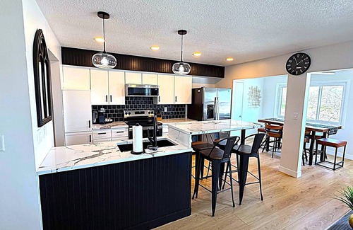 Huron Casa | Harborview on the water-sleeps 14!
