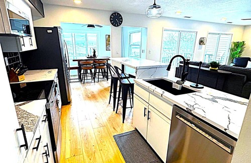 Huron Casa | Harborview on the water-sleeps 14!
