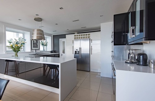 Folkestone Casa | Harbour Heights by Bloom Stays - a holiday let that sleeps 6 guests in 3 bedrooms
