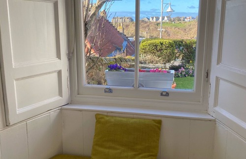 Crail Casa | Harbour House and Cottage - 5 Bedrooms (Sleeps 10)