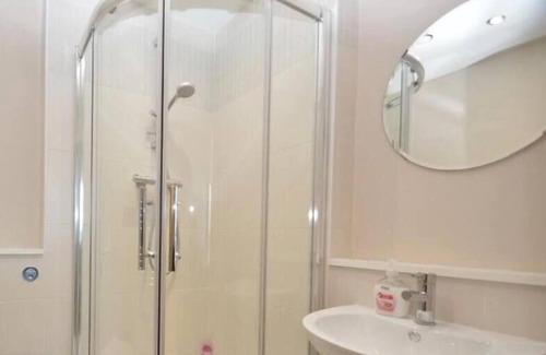 Cathedral Quarter Apartamento | Floor-ceiling windows, Harbour/Sea Views, Sleeps 5