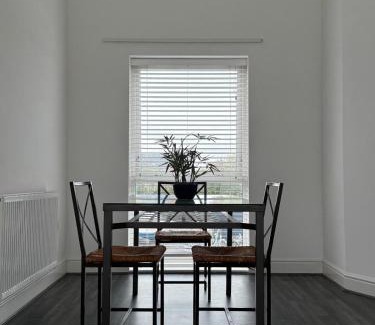 Portishead Apartamento | Harbour-View 2-Bed-Serviced Apartment with Parking