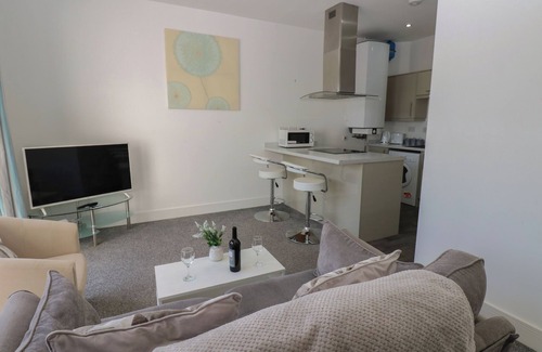 Whitehaven Cabaña | HARBOUR VIEW, family friendly, country holiday cottage in Whitehaven