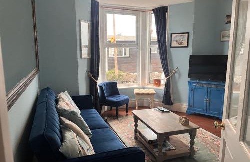 Brixham Apartamento | Harbour View Ground Floor Flat with Private Parking, only 5 Mins walk to harbour