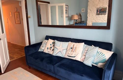 Brixham Apartamento | Harbour View Ground Floor Flat with Private Parking, only 5 Mins walk to harbour