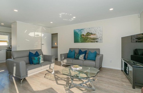 Whangamata Casa | Harbour View - Whangamata Holiday Home