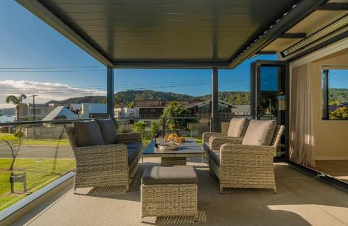Whangamata Casa | Harbour View - Whangamata Holiday Home