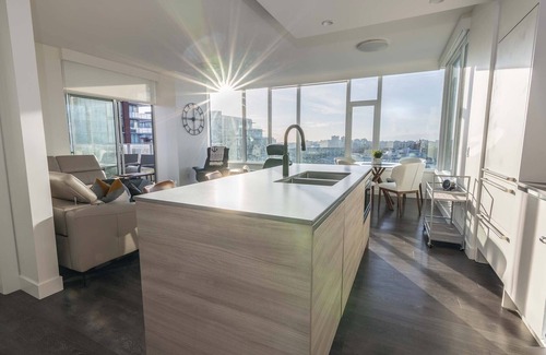 Victoria Condominio | Harbour Views-Beautiful Suite, Exceptional Views, AC and lots of Amenities by Victoria Prime!