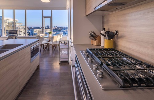 Victoria Condominio | Harbour Views-Beautiful Suite, Exceptional Views, AC and lots of Amenities by Victoria Prime!