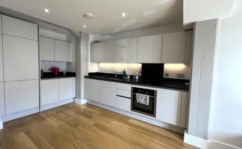 Redcliffe Apartamento | Harbourside Haven - One Bed Apartment with Balcony