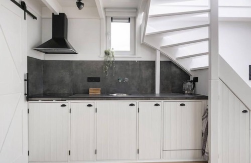 Woudsend Casa | Harboursuite Woudsend incl. motorboot by Interhome