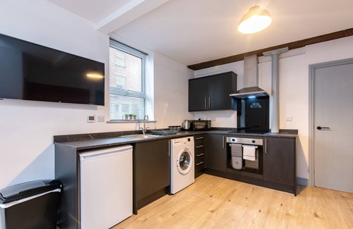 Newark Apartamento | Harcourt 1A: 2BR Flat with Parking in Newark
