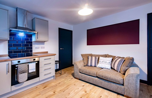 Newark Apartamento | Harcourt 1D: 2BR Flat with Parking in Newark