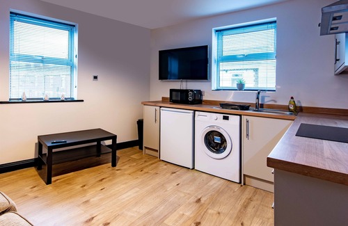 Newark Apartamento | Harcourt 1D: 2BR Flat with Parking in Newark