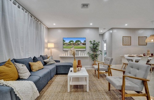 Ives Estates Casa | Hard Rock Stadium/15mins Beaches/Game Room