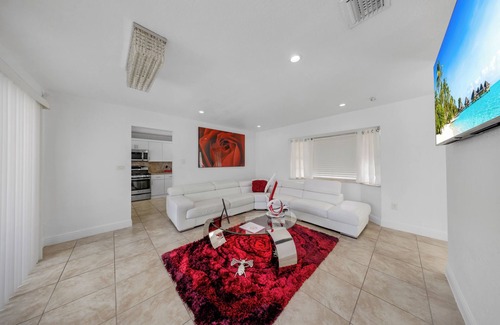 Miami Gardens Casa | Hard Rock Stadium 5 min Home Pool Retreat