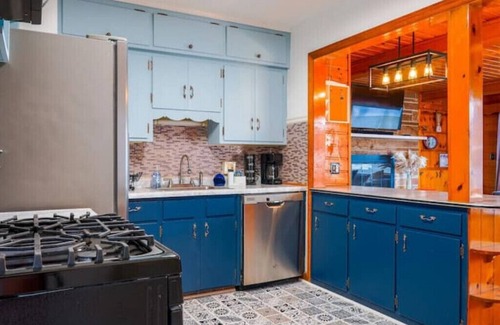 Lakeside Casa | Harding Lakeside Getaway| 8 bedroom sleeps 16!