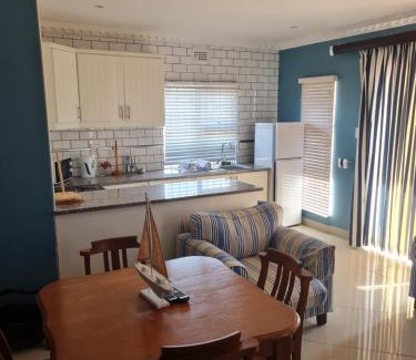 Port Edward Apartamento | Hardman Beach House