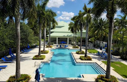 Doral Condominio | Hardrock Stadium, Convenient XL Studio, kitchen