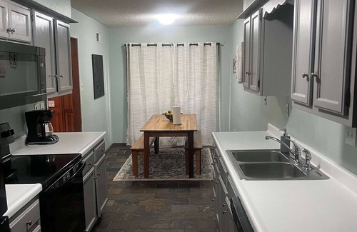 Cordova Casa | Hardwood Guesthouse
