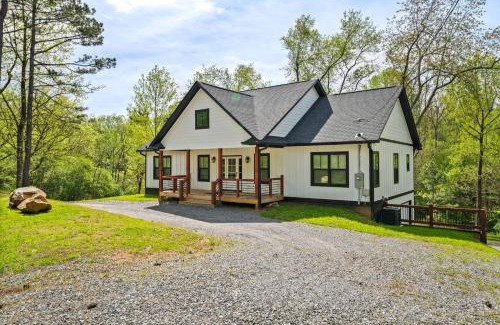 Ellijay Casa | Hardwood Hideaway