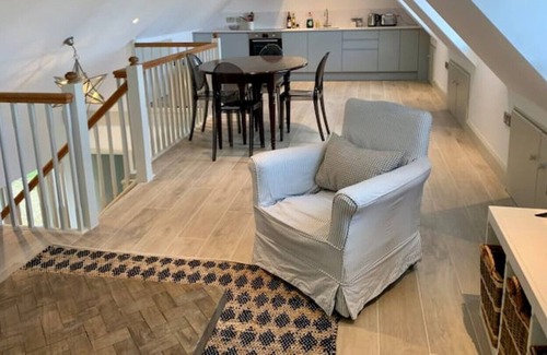 Rendcomb Cabaña | Hare's Lodge, a modern cosy Cotswolds retreat with lovely views